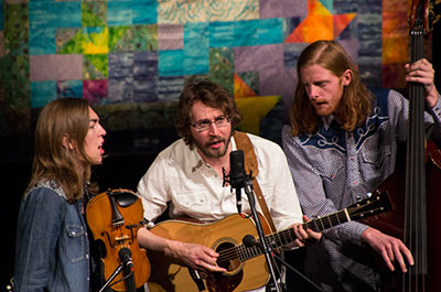 Folk Colelge brings professionals musicians who perform concerts on Friday and Saturday night. The concerts are open to the public. 